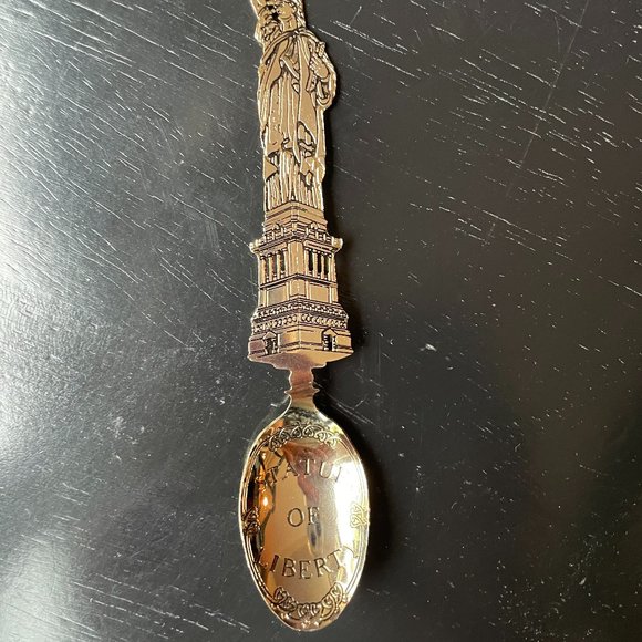 Statue of Liberty Souvenir Spoon - Picture 2 of 6